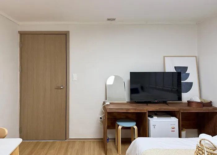 The Shim Station - 2mins To Station 3* Busan