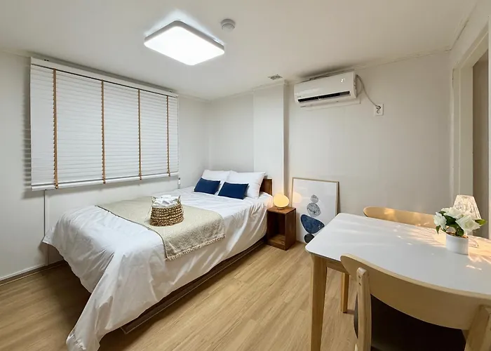 The Shim Station - 2mins To Station Hotel