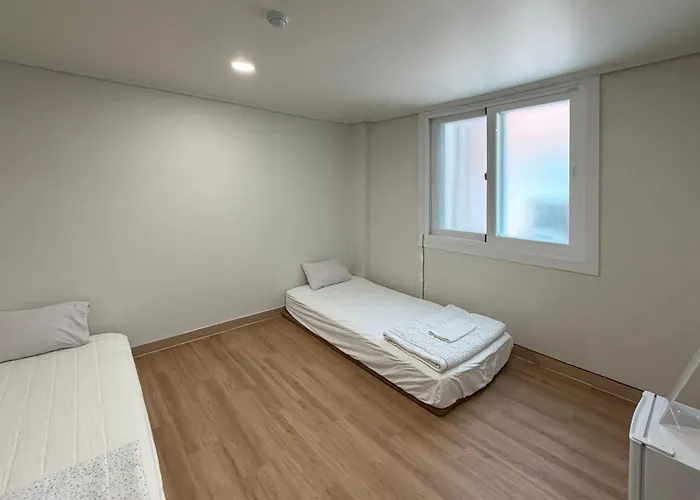 The Shim Station - 2mins To Station 3* Busan