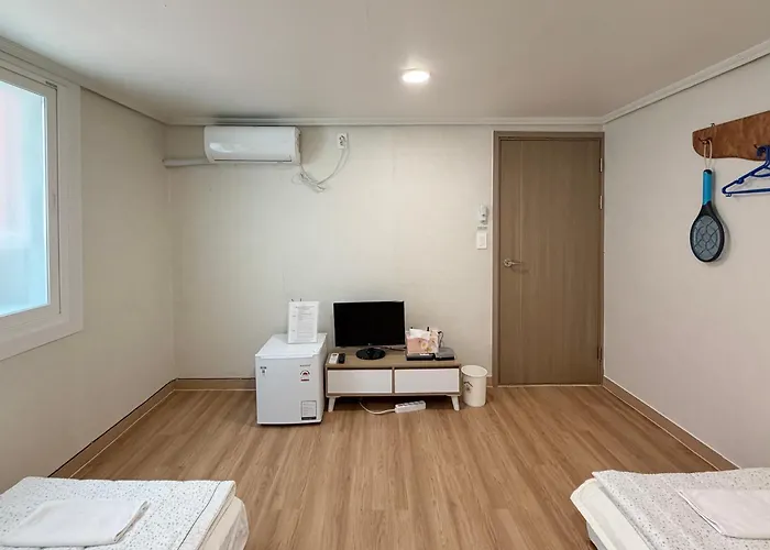 The Shim Station - 2mins To Station 3* Busan