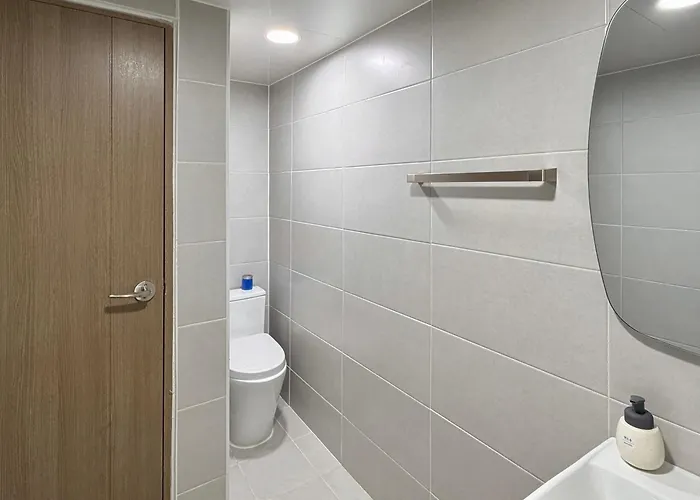 The Shim Station - 2mins To Station Hotel