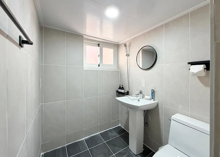 The Shim Station - 2mins To Station Hotel Busan