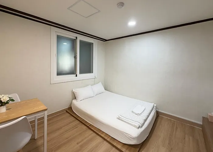 The Shim Station - 2mins To Station 3* Busan