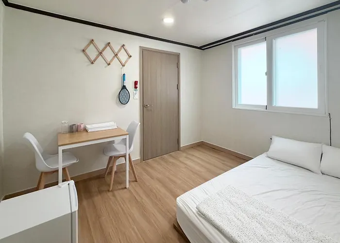 The Shim Station - 2mins To Station Hotel