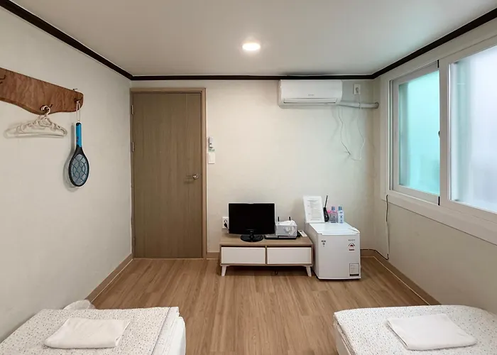 The Shim Station - 2mins To Station Hotel Busan