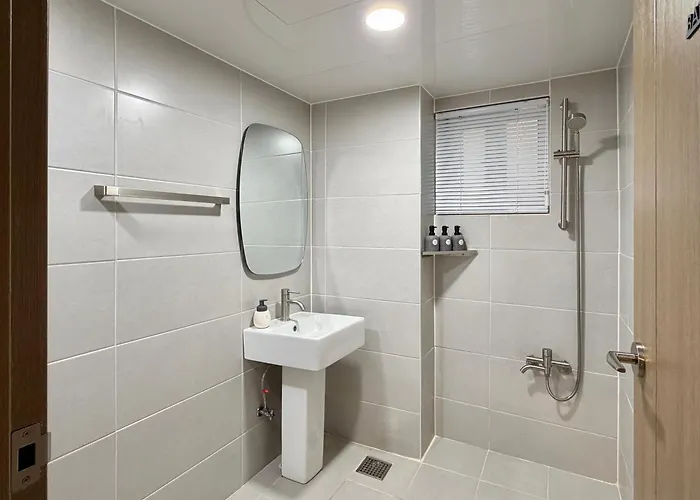 Hotel The Shim Station - 2mins To Station Busan