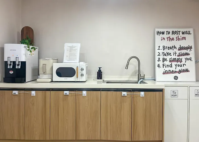 Hotel The Shim Station - 2mins To Station 3*